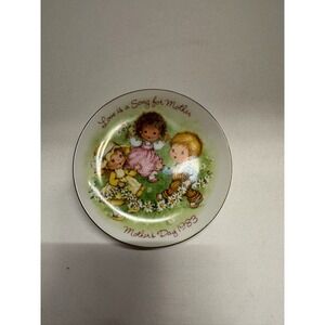 Vintage 1983 Avon Mother Day "Love is a Song" Collector Plate 5"